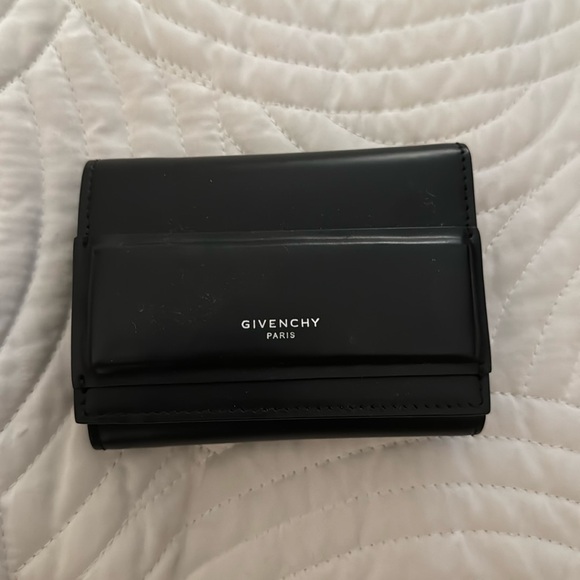 REAL GIVENCHY BLACKK LEATHER WALLET - Picture 1 of 4